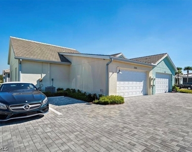 7235 Saona Court - Photo Thumbnail 11