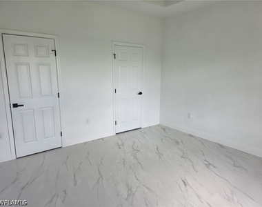 2604 E 13th Street - Photo Thumbnail 6