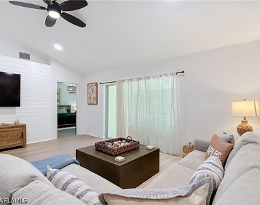 812 102nd Avenue N - Photo Thumbnail 9