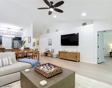 812 102nd Avenue N - Photo Thumbnail 6