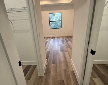 836 Chapman Avenue S - Photo Thumbnail 7