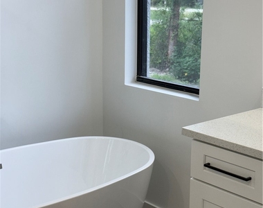 836 Chapman Avenue S - Photo Thumbnail 4