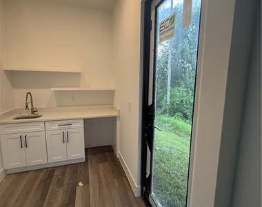 836 Chapman Avenue S - Photo Thumbnail 11