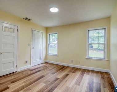 204 Pascack - Photo Thumbnail 4