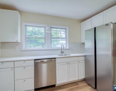 204 Pascack - Photo Thumbnail 2