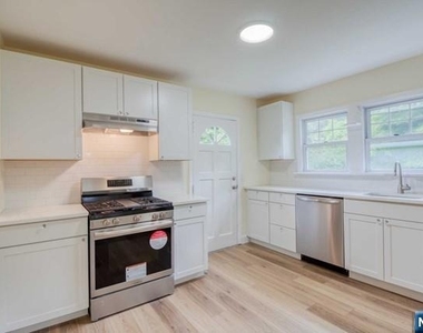 204 Pascack - Photo Thumbnail 1