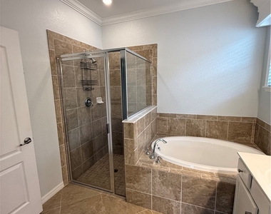 9317 Woodhurst Drive - Photo Thumbnail 4