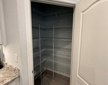 9317 Woodhurst Drive - Photo Thumbnail 23