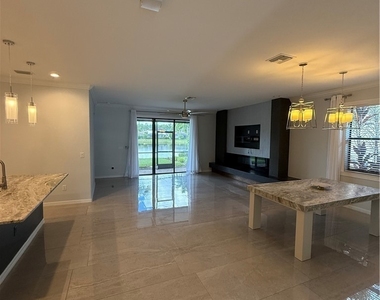 9317 Woodhurst Drive - Photo Thumbnail 16