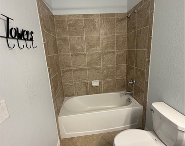 9317 Woodhurst Drive - Photo Thumbnail 11
