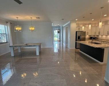 9317 Woodhurst Drive - Photo Thumbnail 24