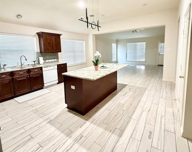 10823 Coral Garden Lane - Photo Thumbnail 10