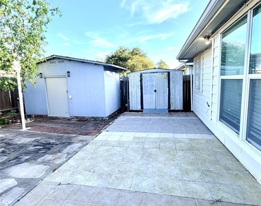 10823 Coral Garden Lane - Photo Thumbnail 27