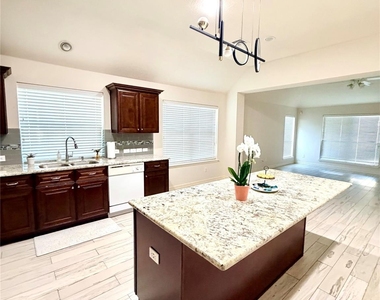 10823 Coral Garden Lane - Photo Thumbnail 12