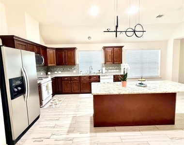 10823 Coral Garden Lane - Photo Thumbnail 11
