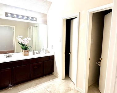 10823 Coral Garden Lane - Photo Thumbnail 22