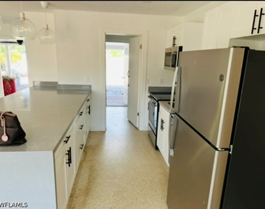 4560 Capri Drive - Photo Thumbnail 4