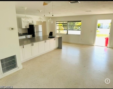 4560 Capri Drive - Photo Thumbnail 2