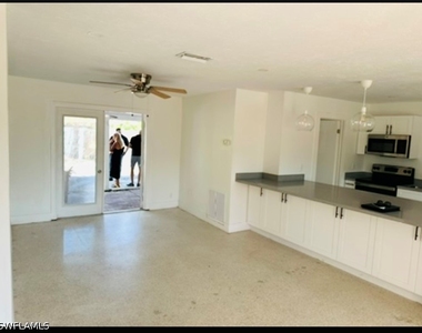 4560 Capri Drive - Photo Thumbnail 3