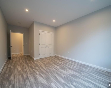 62 Broadway - Photo Thumbnail 11