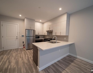 62 Broadway - Photo Thumbnail 1