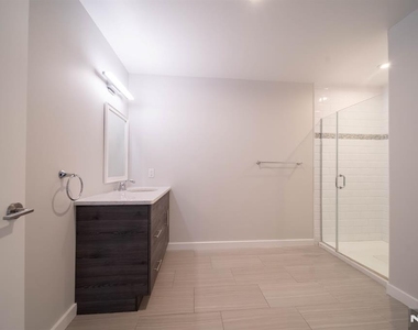 62 Broadway - Photo Thumbnail 15