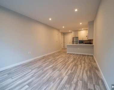 62 Broadway - Photo Thumbnail 3