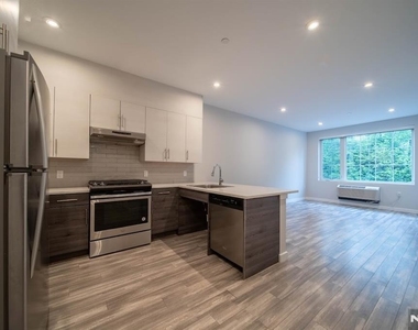 62 Broadway - Photo Thumbnail 6