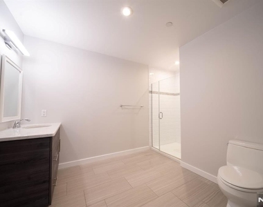 62 Broadway - Photo Thumbnail 16