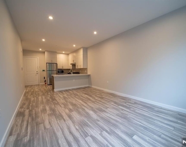 62 Broadway - Photo Thumbnail 4