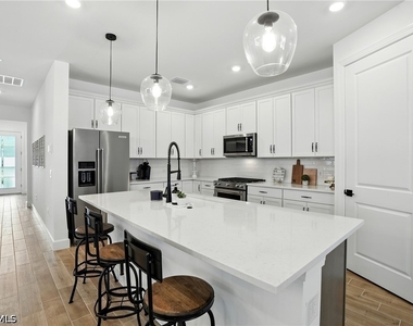 18282 Parksville Drive - Photo Thumbnail 10