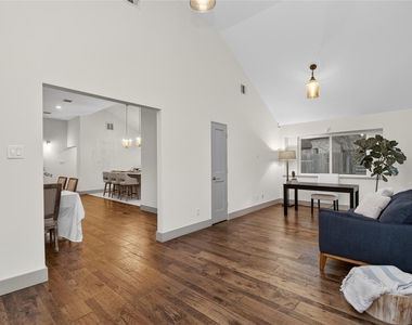 14603 Carolcrest Drive - Photo Thumbnail 3