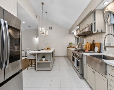 14603 Carolcrest Drive - Photo Thumbnail 6