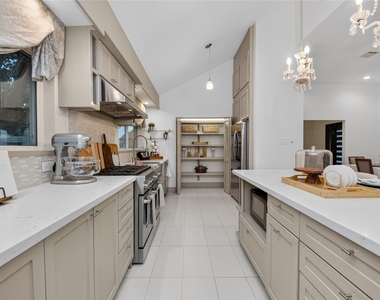 14603 Carolcrest Drive - Photo Thumbnail 8