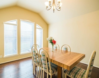 11015 Brighton Gardens Drive - Photo Thumbnail 8