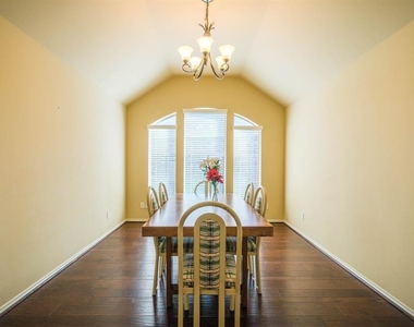 11015 Brighton Gardens Drive - Photo Thumbnail 9