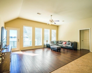 11015 Brighton Gardens Drive - Photo Thumbnail 12