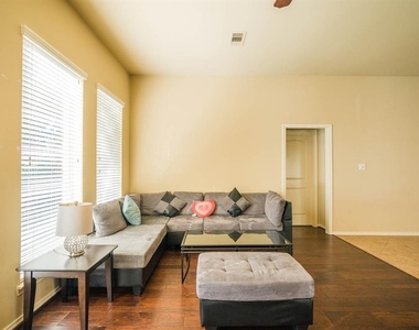 11015 Brighton Gardens Drive - Photo Thumbnail 13