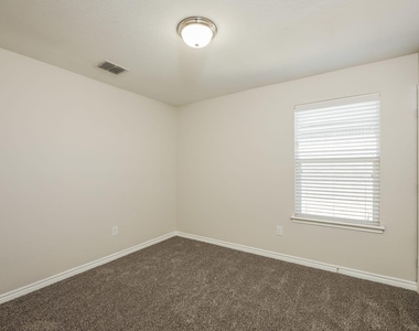 220 Colonial Bluff - Photo Thumbnail 8