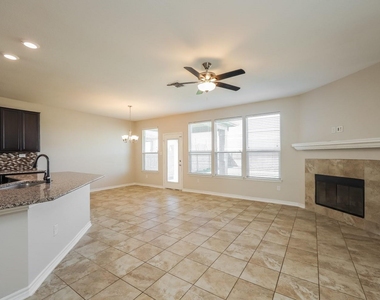 220 Colonial Bluff - Photo Thumbnail 4