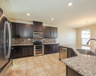 220 Colonial Bluff - Photo Thumbnail 3