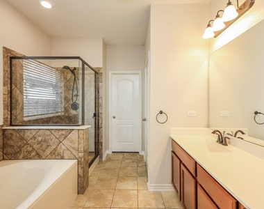 220 Colonial Bluff - Photo Thumbnail 10