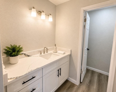6106 W Airport Boulevard - Photo Thumbnail 4