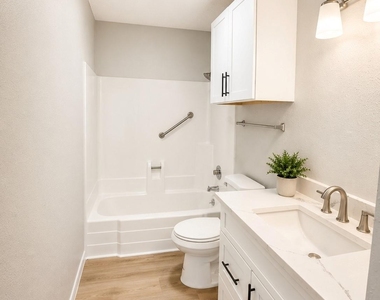 6106 W Airport Boulevard - Photo Thumbnail 12