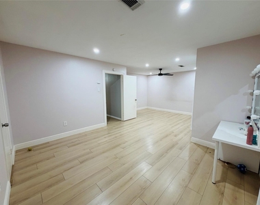 4234 Fleet Ln Lane - Photo Thumbnail 10