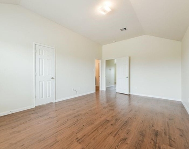 7442 Towerview Lane - Photo Thumbnail 8