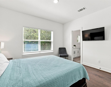 2618 Mcllhenny Street - Photo Thumbnail 20