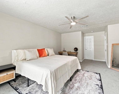 3538 Glenwood Springs Drive - Photo Thumbnail 16