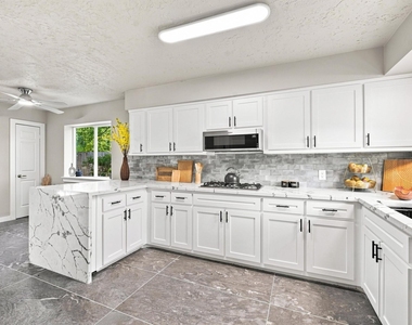3538 Glenwood Springs Drive - Photo Thumbnail 9