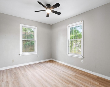 2410 Milby Street - Photo Thumbnail 8